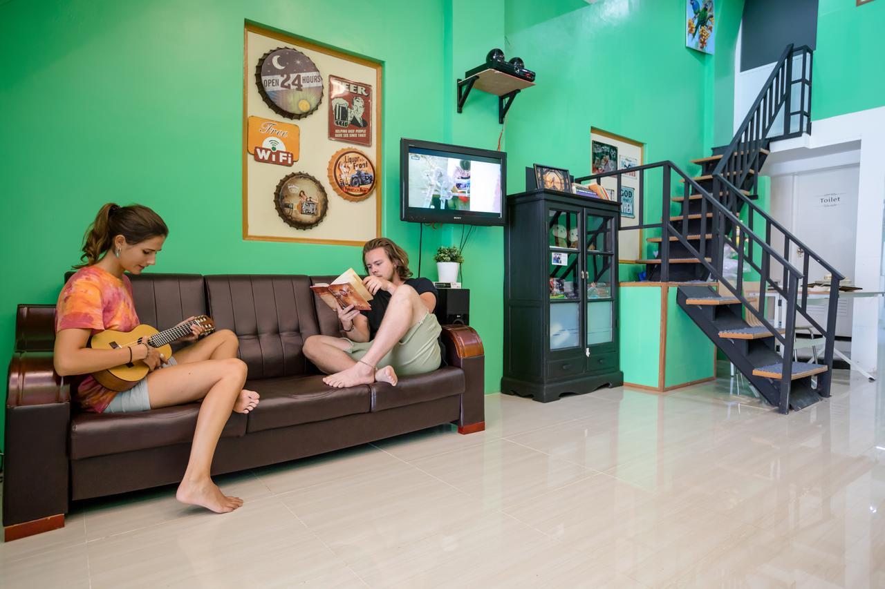 Little Monkey Hostel Yangon Bagian luar foto