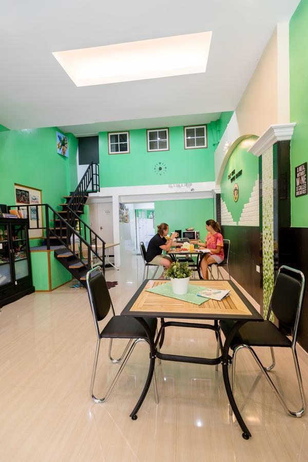 Little Monkey Hostel Yangon Bagian luar foto